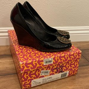 Tory Burch Patent Sophie Wedge